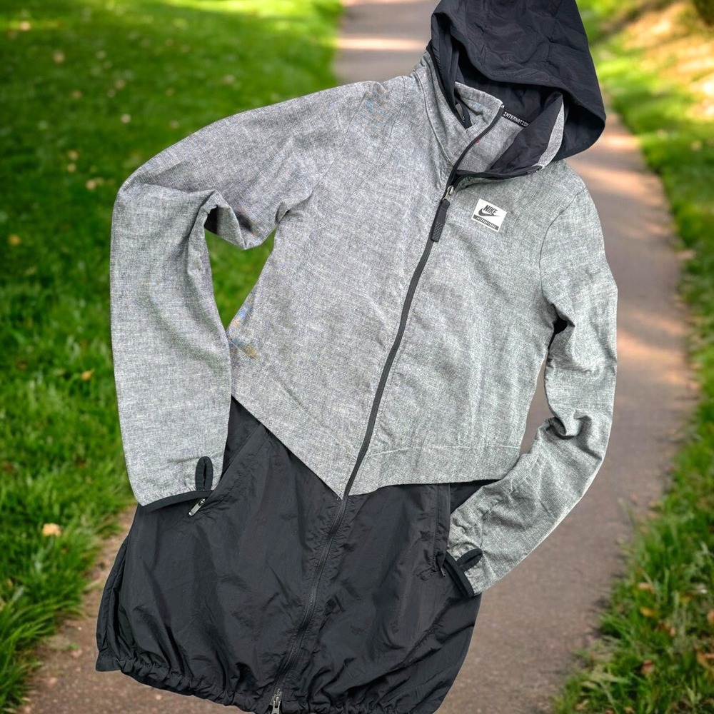 Nike International Windrunner Women XS‎ Gray Black Hooded Full Zip Jacket 831685